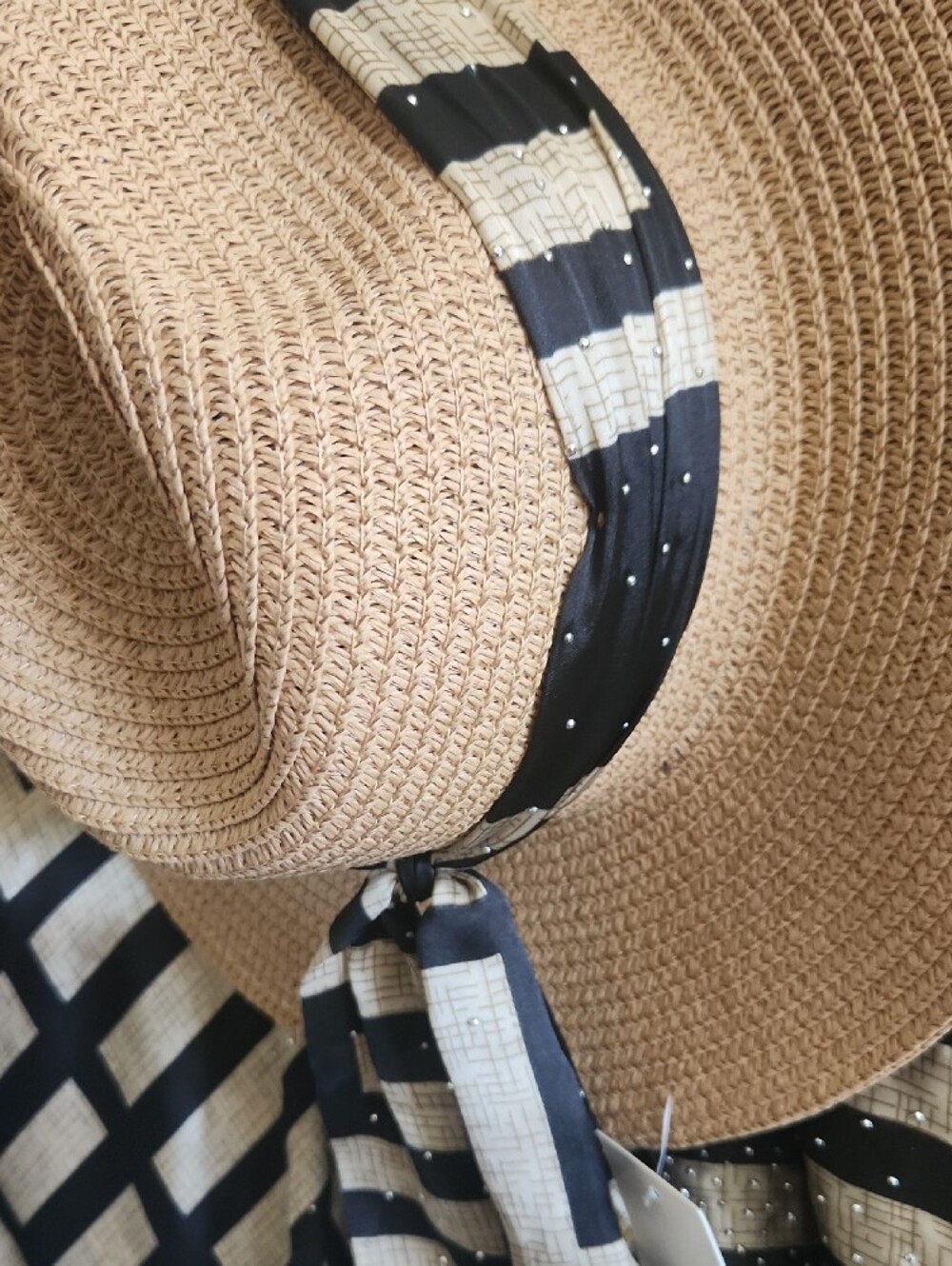 Adrienne Vittadini KIMONO &  Hat SET with Black and Taupe Geometric pattern - Picture 4 of 6